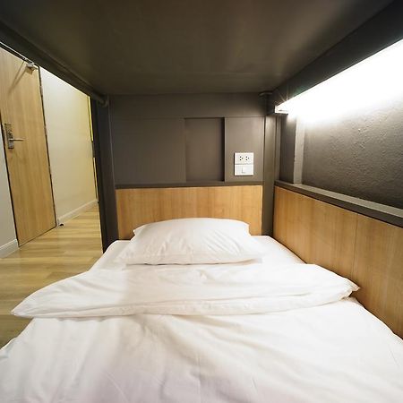 Brb Hostel Bangkok Silom Экстерьер фото