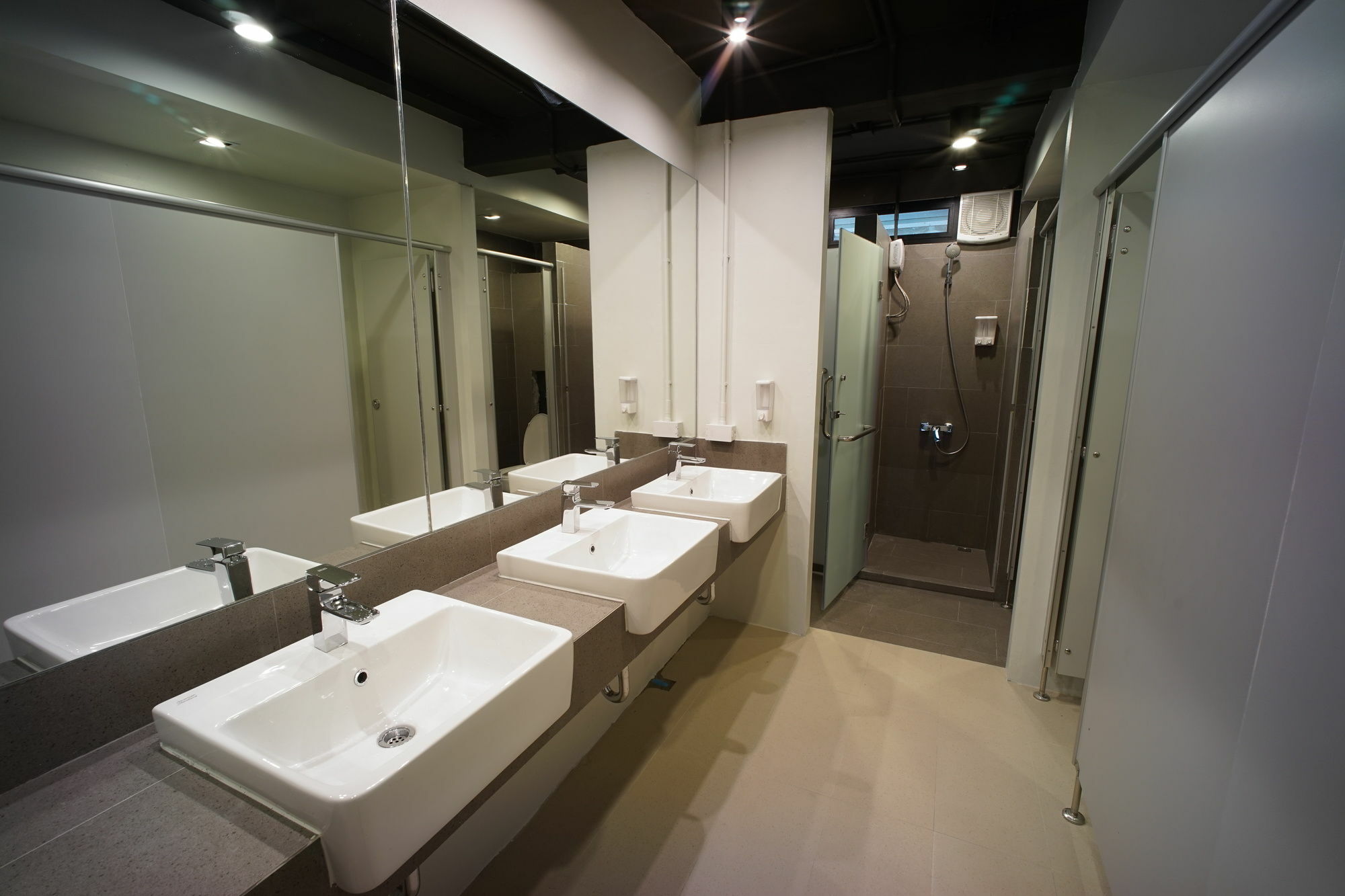 Brb Hostel Bangkok Silom Экстерьер фото