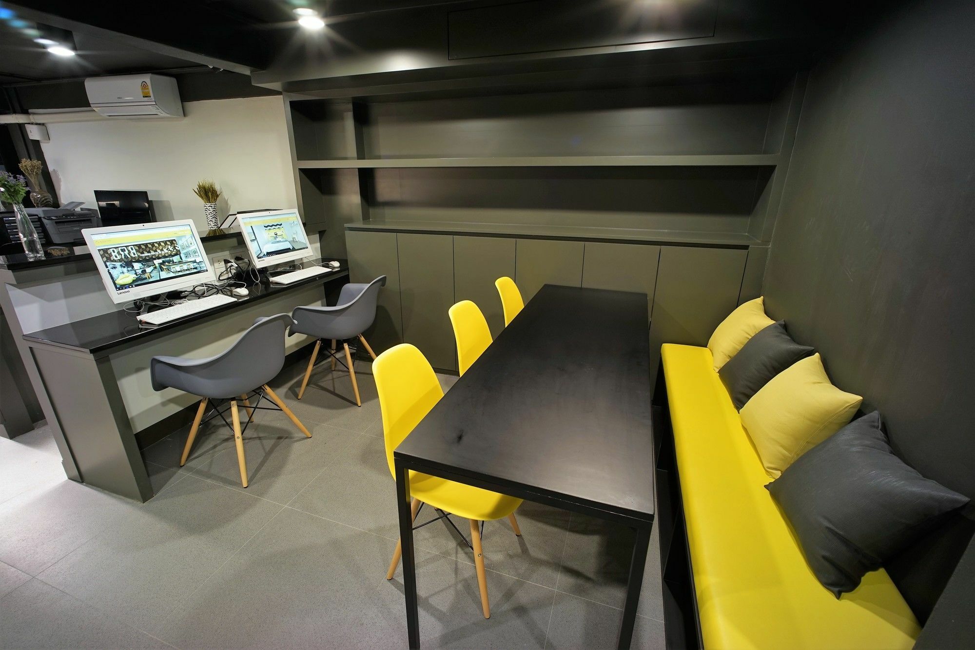Brb Hostel Bangkok Silom Экстерьер фото